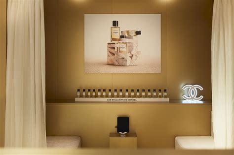 collezione natale chanel|Chanel e Rinascente danno il via a un Natale speciale.